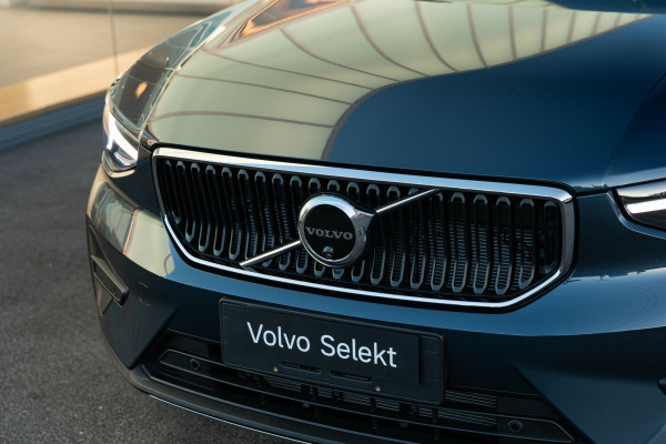 2025 Volvo XC40 XZ Plus B4 SUV Image 11
