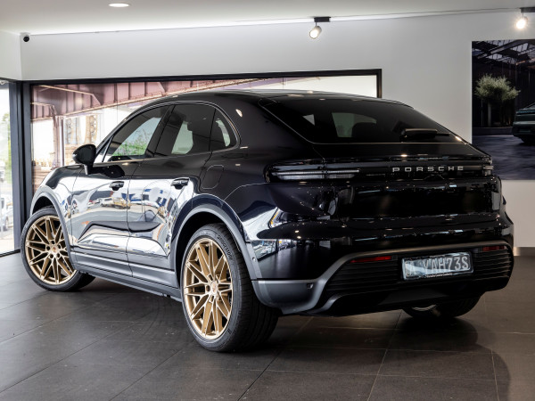 2025 [THIS VEHICLE IS SOLD] image 3