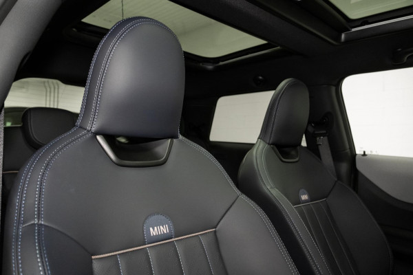 2026 MINI Cooper F66 S Favoured Hatch image 8