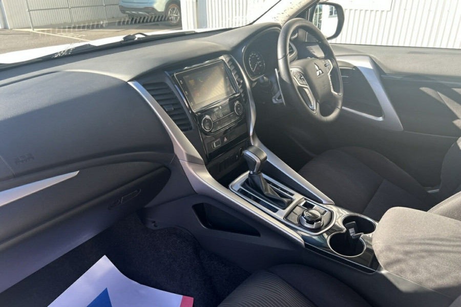 2016 Mitsubishi Pajero Sport QE GLX SUV Image 25