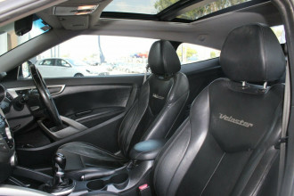 2012 Hyundai Veloster FS + Coupe Hatchback image 17