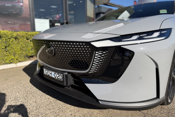2026 Mazda 6e  E35 Atenza Hatch Image 10