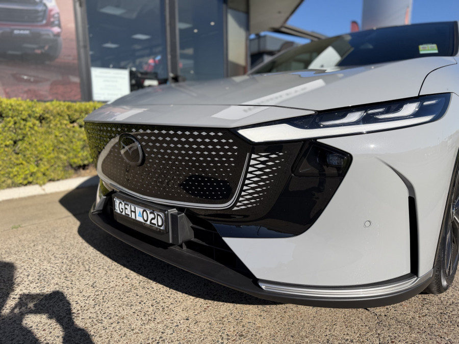 2026 Mazda 6e  E35 Atenza Hatch Image 10