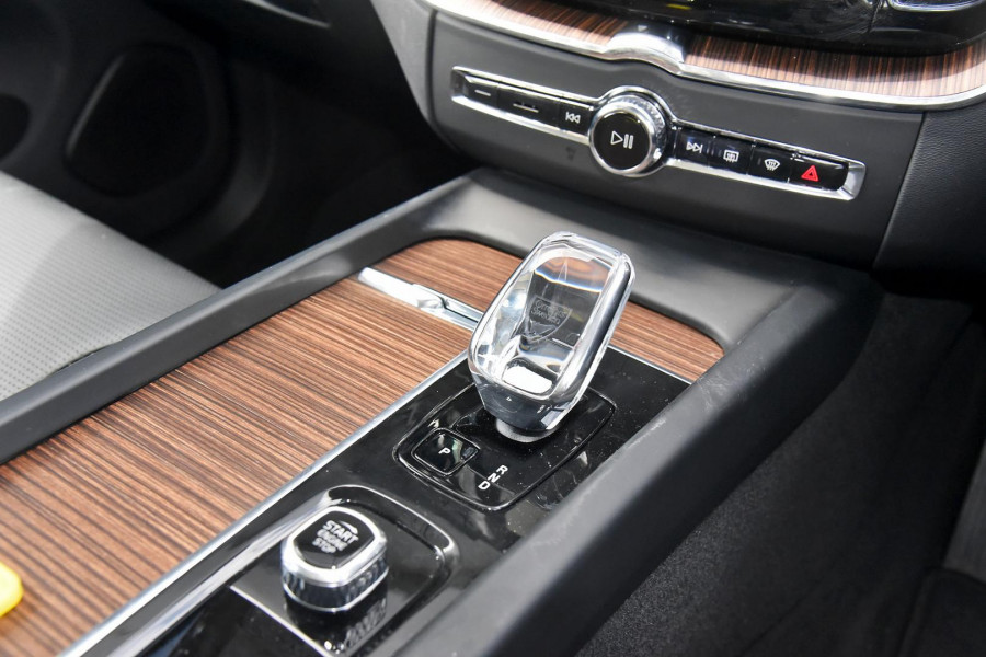 2023 Volvo XC60  Ultimate B5 Bright SUV Image 7
