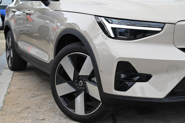 2026 Volvo EX40  Ultra Single Motor Extended Range SUV Image 24