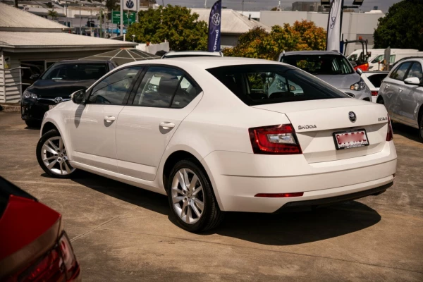 2019 Skoda Octavia NE Sport 110TSI Sedan Image 2