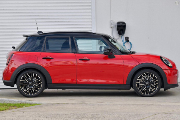 2026 MY25 MINI Cooper F65 S Favoured Hatch image 2