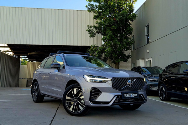 Volvo XC60 Plus T8 Plug-in Hybrid Dark UZ