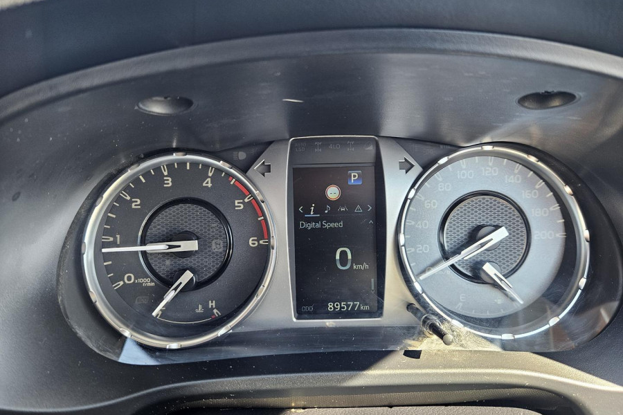 2022 Toyota HiLux GUN126R SR Double-Cab Pick-Up Image 17