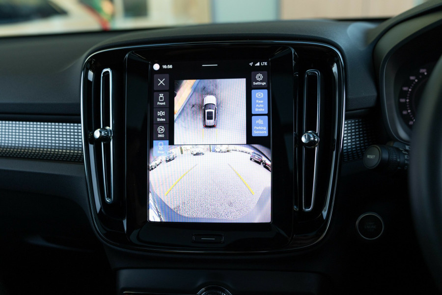 2024 MY25 Volvo XC40 XZ Ultra B4 Dark SUV Image 25