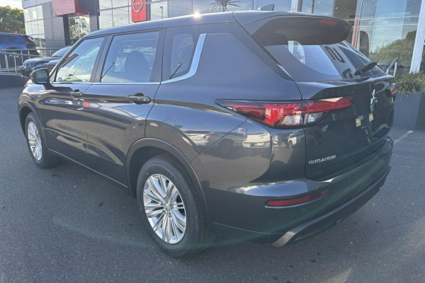 2024 Mitsubishi Outlander ZM ES SUV Image 5
