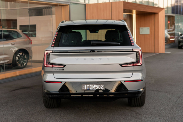 2025 Volvo EX90 No Series Plus Twin Motor SUV Image 8