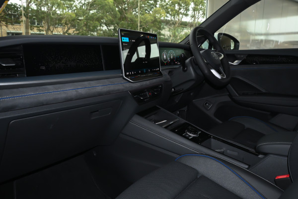 2025 MY26 Volkswagen Tayron R4 195TSI R-Line SUV Image 8