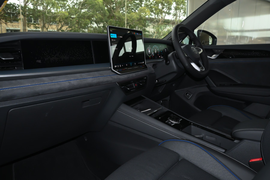 2025 MY26 Volkswagen Tayron R4 195TSI R-Line SUV Image 8