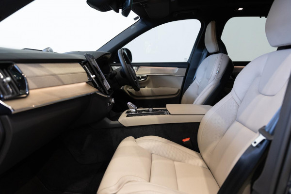 2026 Volvo XC90 L Series Ultra B5 Dark SUV Image 3