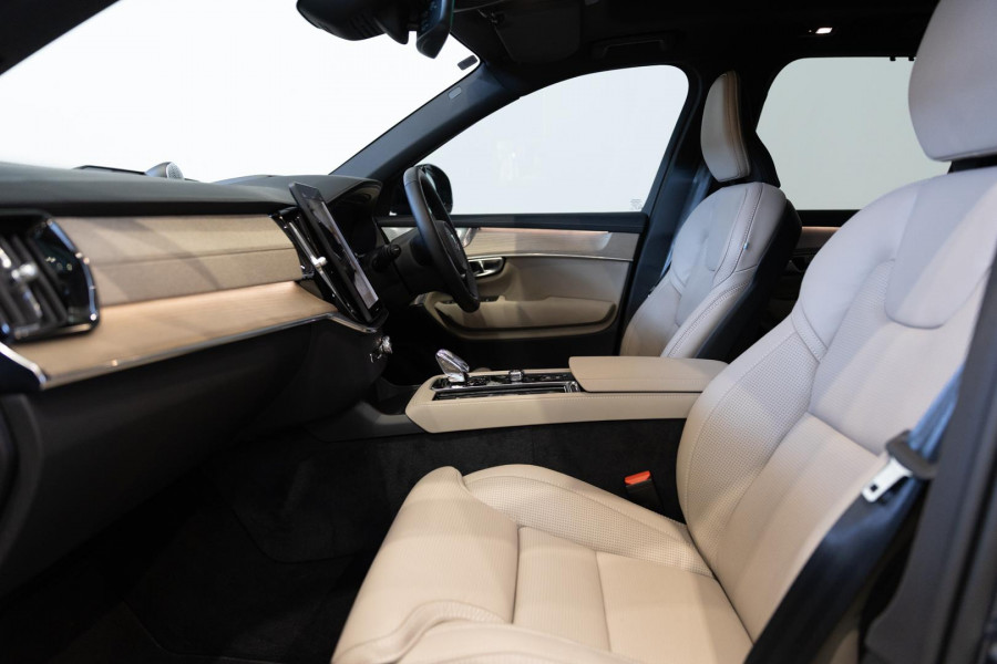 2026 Volvo XC90 L Series Ultra B5 Dark SUV Image 3