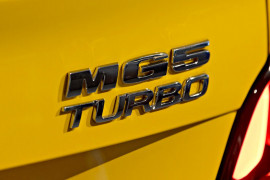 2023 MG MG5  Essence Sedan
