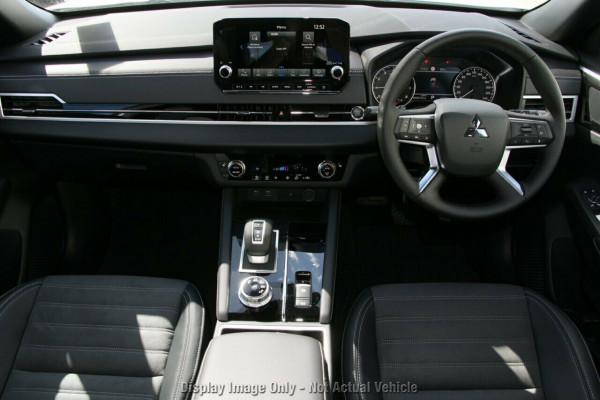 2024 Mitsubishi Outlander ZM Black Edition SUV Image 5