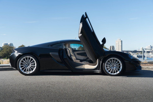 2016 McLaren 570gt Coupe Image 3
