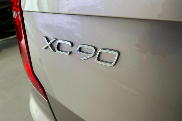2023 Volvo XC90 L Series Recharge Ultimate T8 Plug-In Hybrid SUV Image 6