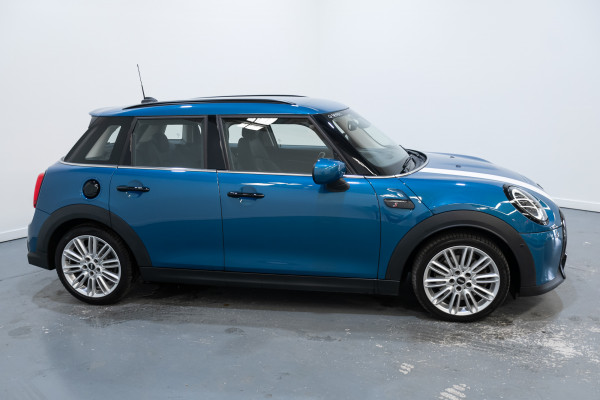 2023 MINI Cooper S Classic Hatch image 6