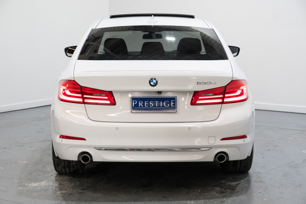2018 BMW 5 Series 30d Luxury Line Sedan image 10