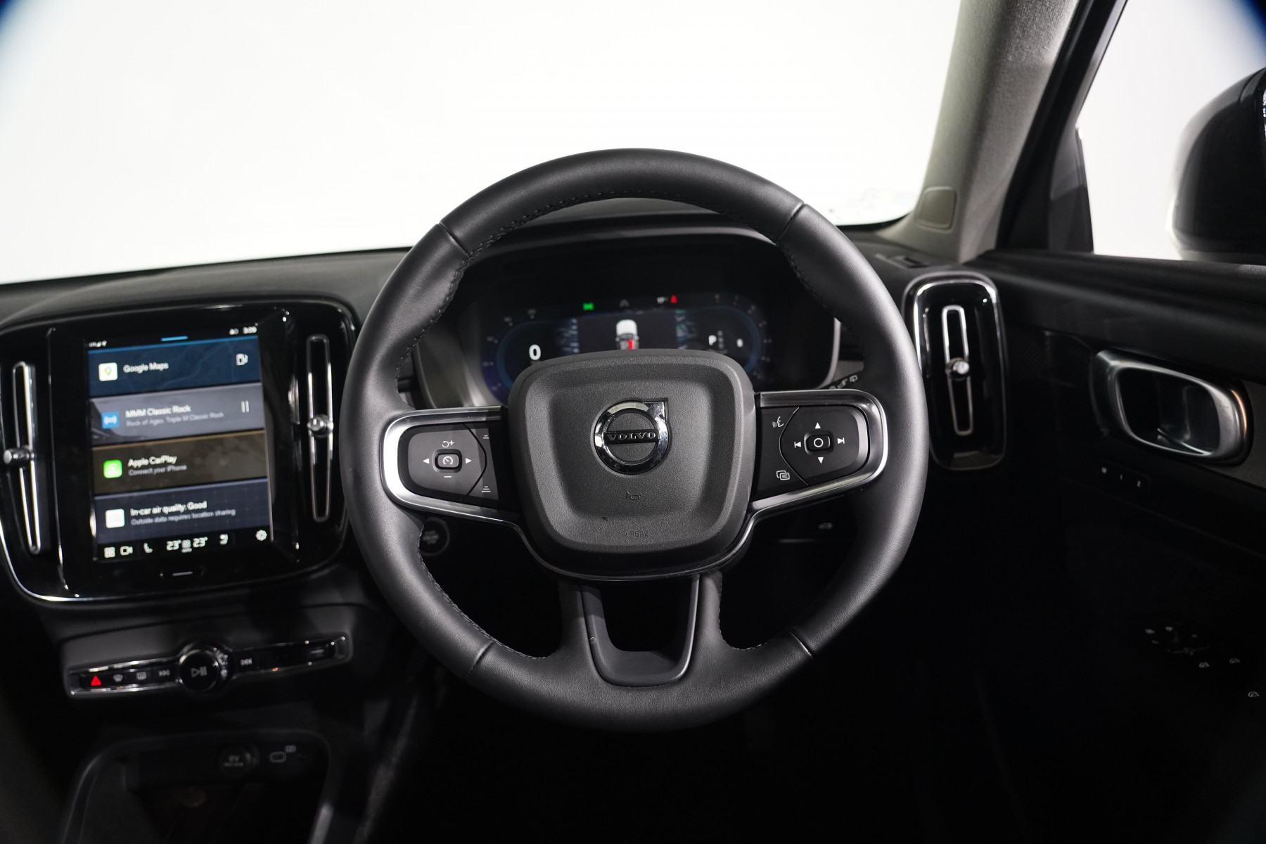 2022 Volvo Xc40 Ultimate B5 Dark Mhev SUV Image 15