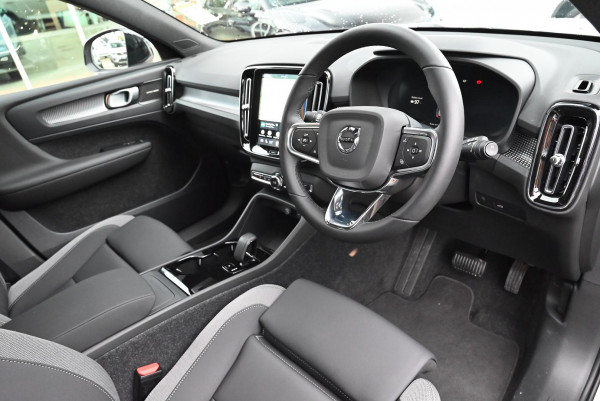 2026 Volvo EX40  Ultra Single Motor Extended Range SUV image 5