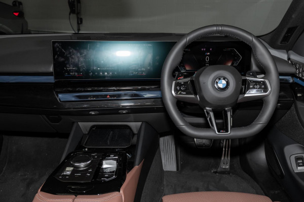 2026 BMW 5 Series G60 540d xDrive Sedan image 7