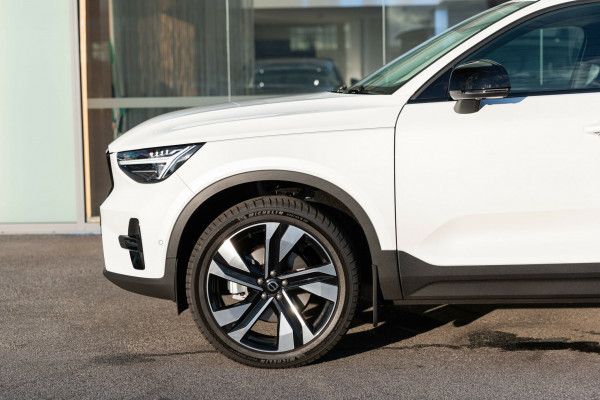 2026 Volvo XC40 XZ Ultra B4 Dark SUV Image 10