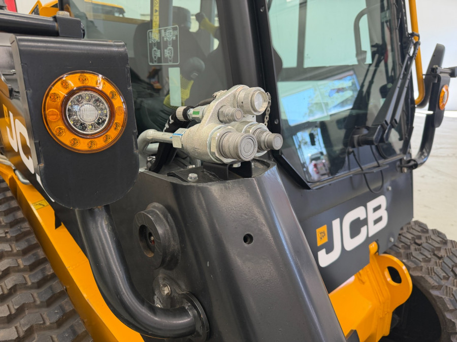 2025 JCB 300THF CAB T3 WITH 320 CW Tracked Skidsteer Loader Image 6