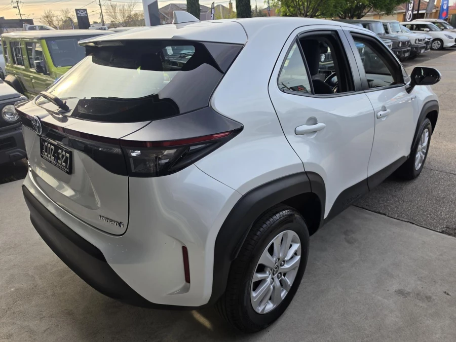 2023 Toyota Yaris Cross MXPB10R GX SUV Image 6