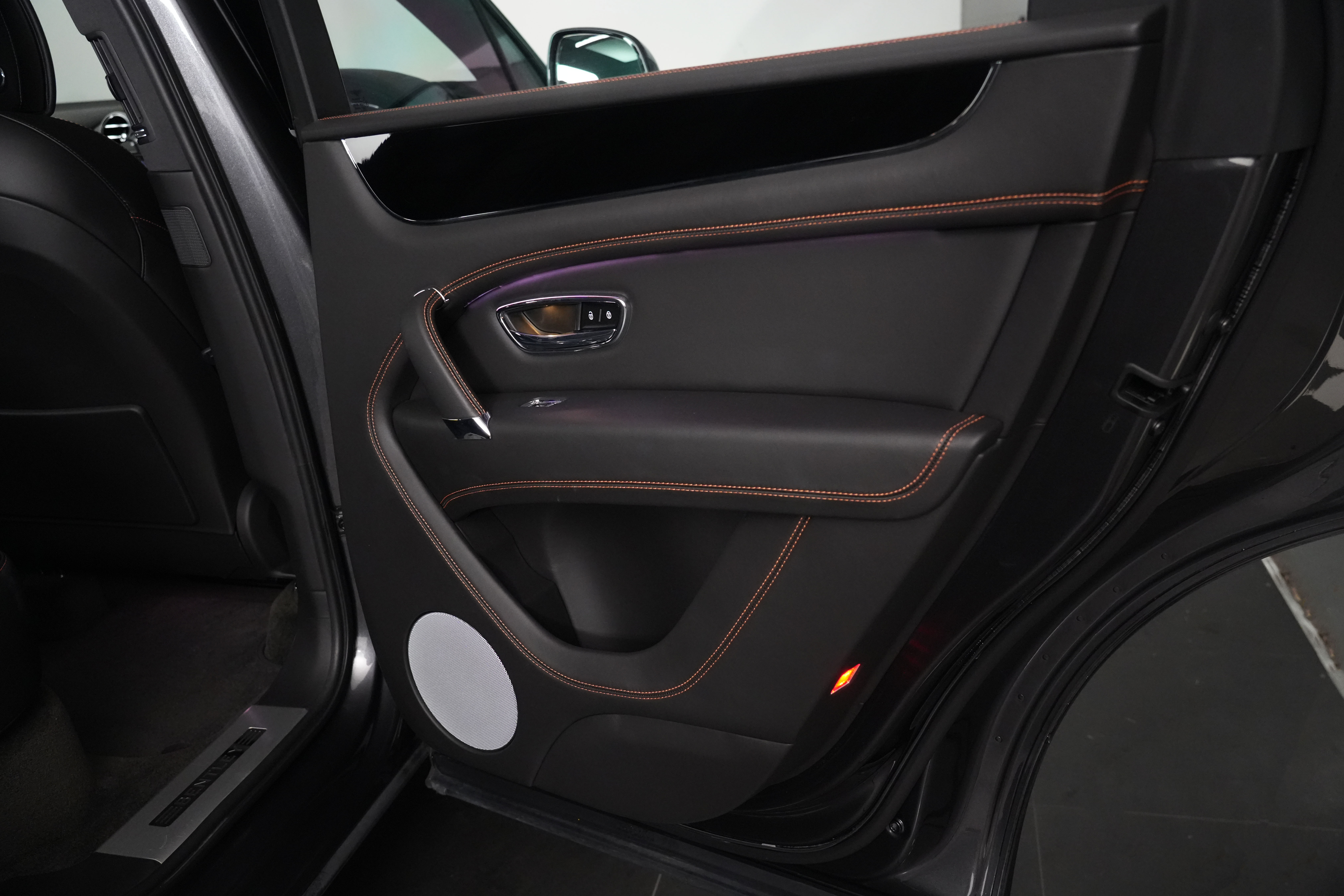 2020 Bentley Bentayga V8 SUV Image 50