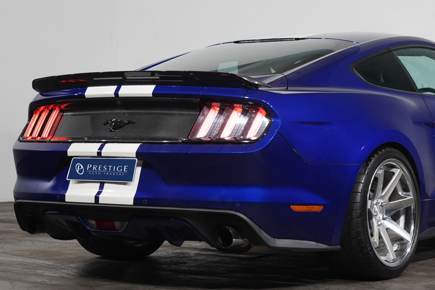 2016 Ford Mustang Fastback Gt 5.0 V8 Coupe Image 8