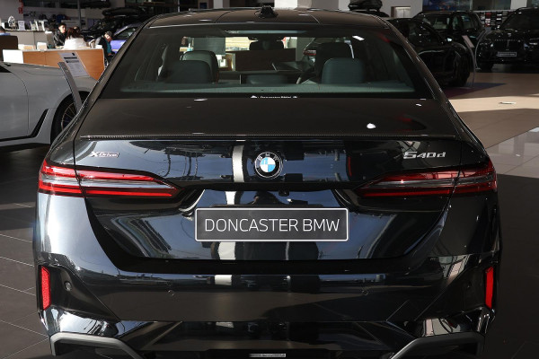 2026 BMW 5 Series G60 540d xDrive Sedan image 4