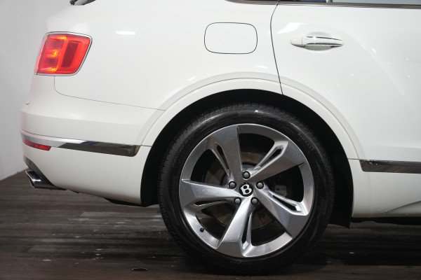2016 Bentley Bentayga SUV Image 6