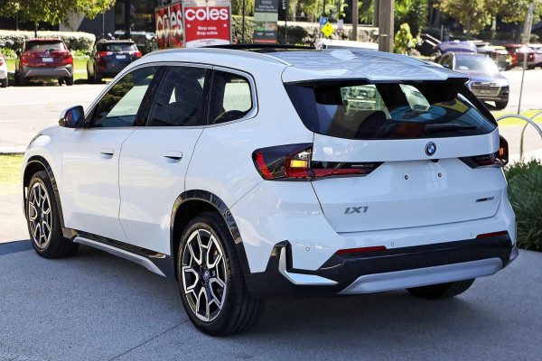 2024 BMW iX1 U11 xDrive30 xLine SUV image 5