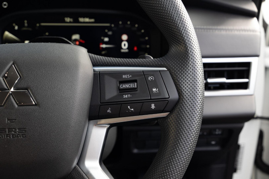 2025 Mitsubishi Outlander ZM ES SUV Image 13