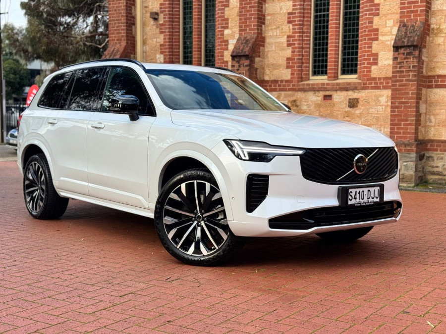 2026 Volvo XC90 L Series Ultra B5 Dark SUV Image 1