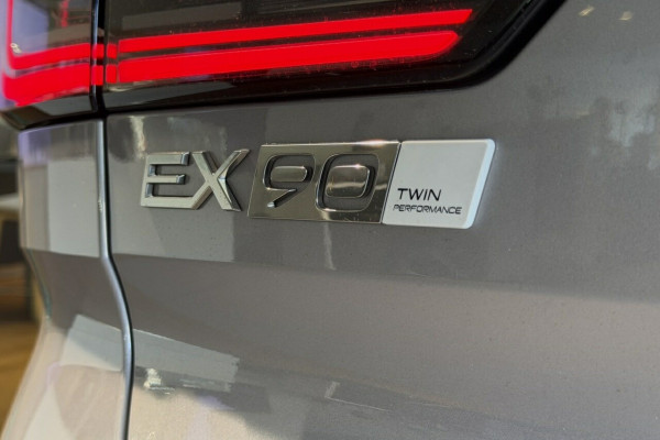 2026 Volvo EX90  Ultra Twin Motor Performance SUV Image 5