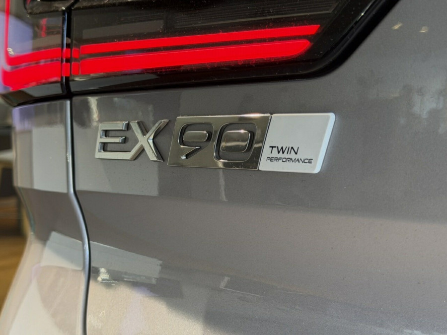 2026 Volvo EX90  Ultra Twin Motor Performance SUV Image 5