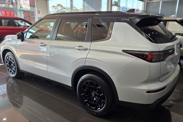 2025 Mitsubishi Outlander ZM LS SUV Image 6