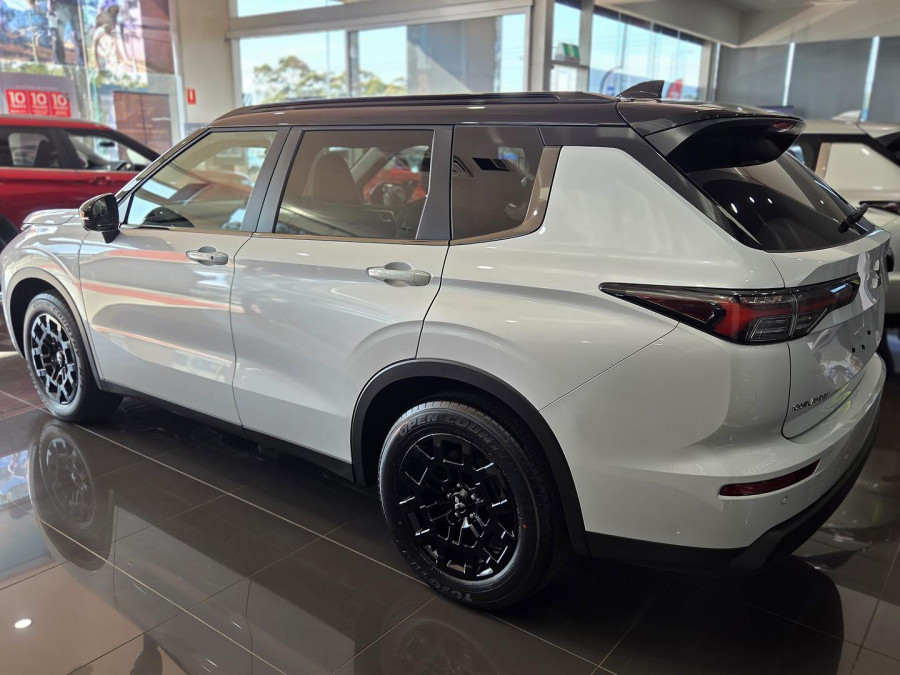 2025 Mitsubishi Outlander ZM LS SUV Image 6