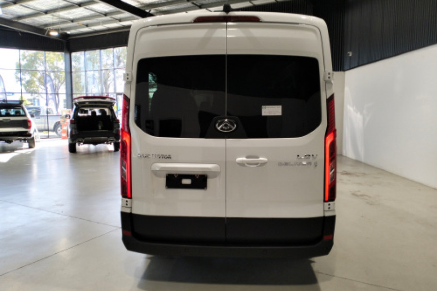 2024 LDV Deliver 9  11-Seat Bus Image 6