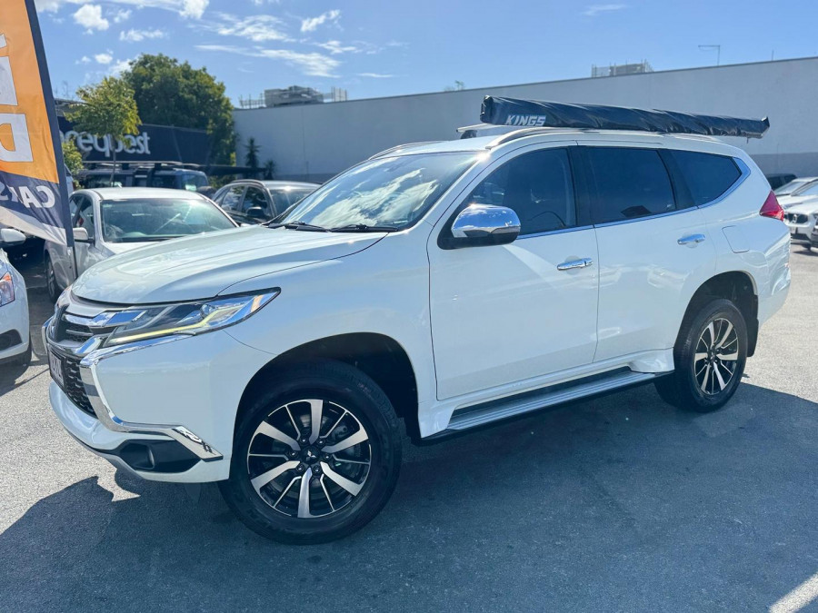2017 Mitsubishi Pajero Sport QE GLS SUV Image 1