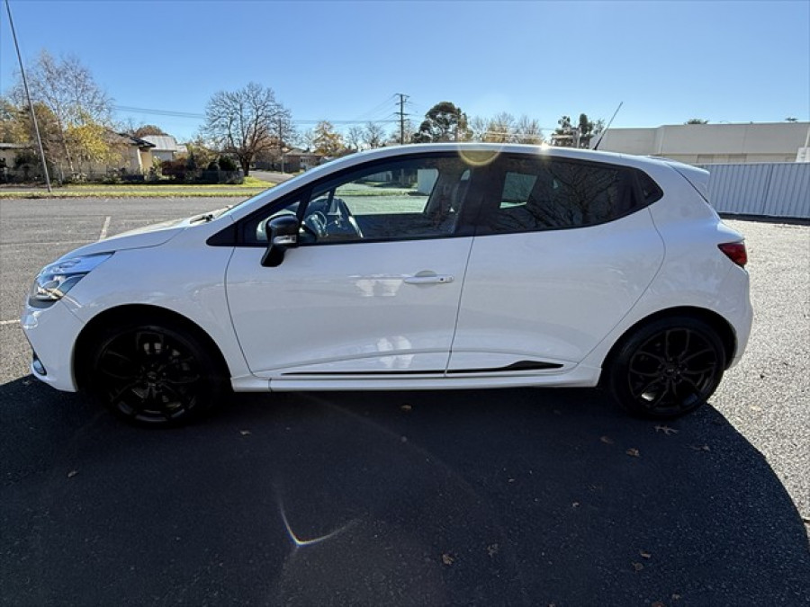 2016 Renault Clio R.S. IV B98 R.S. 200 Sport Hatch Image 6