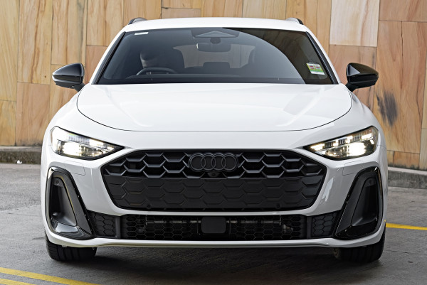 2025 Audi A5 B10 e-hybrid S-Line Wagon image 4