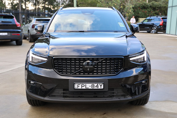 2024 MY25 Volvo XC40 XZ Black Edition SUV Image 3