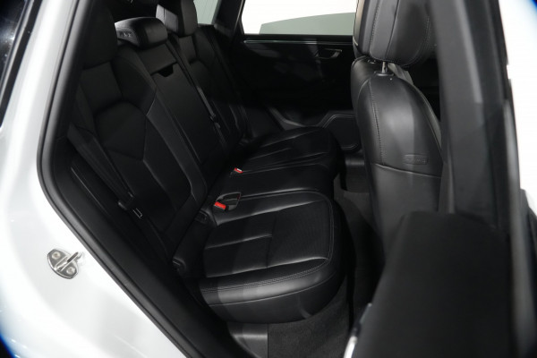 2017 Porsche Macan SUV Image 25