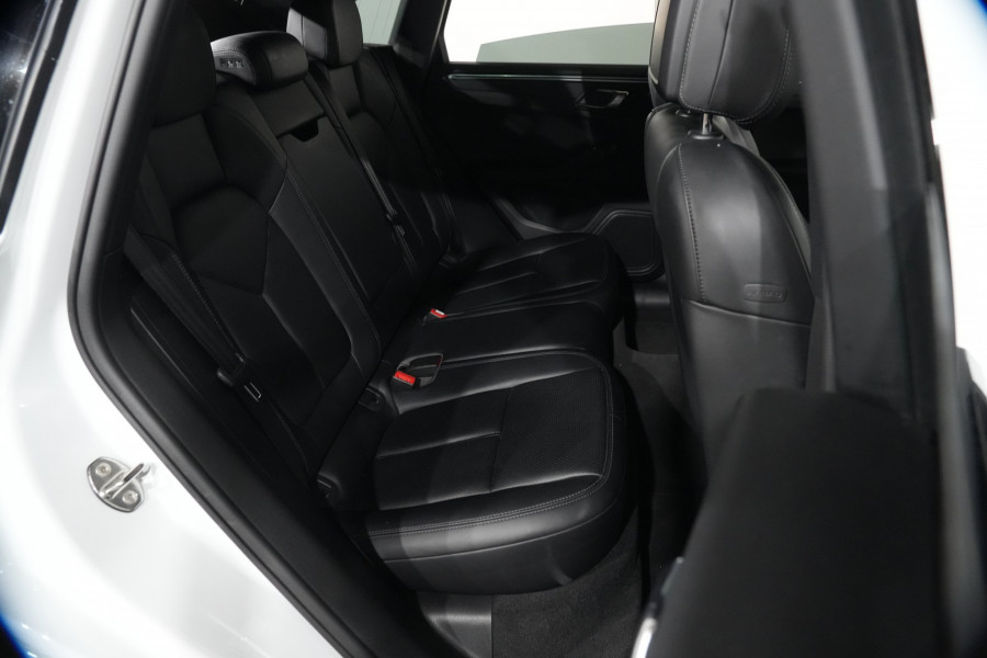 2017 Porsche Macan SUV Image 25